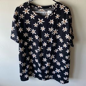 NWT Set! Daisy oversized tee & bike shorts